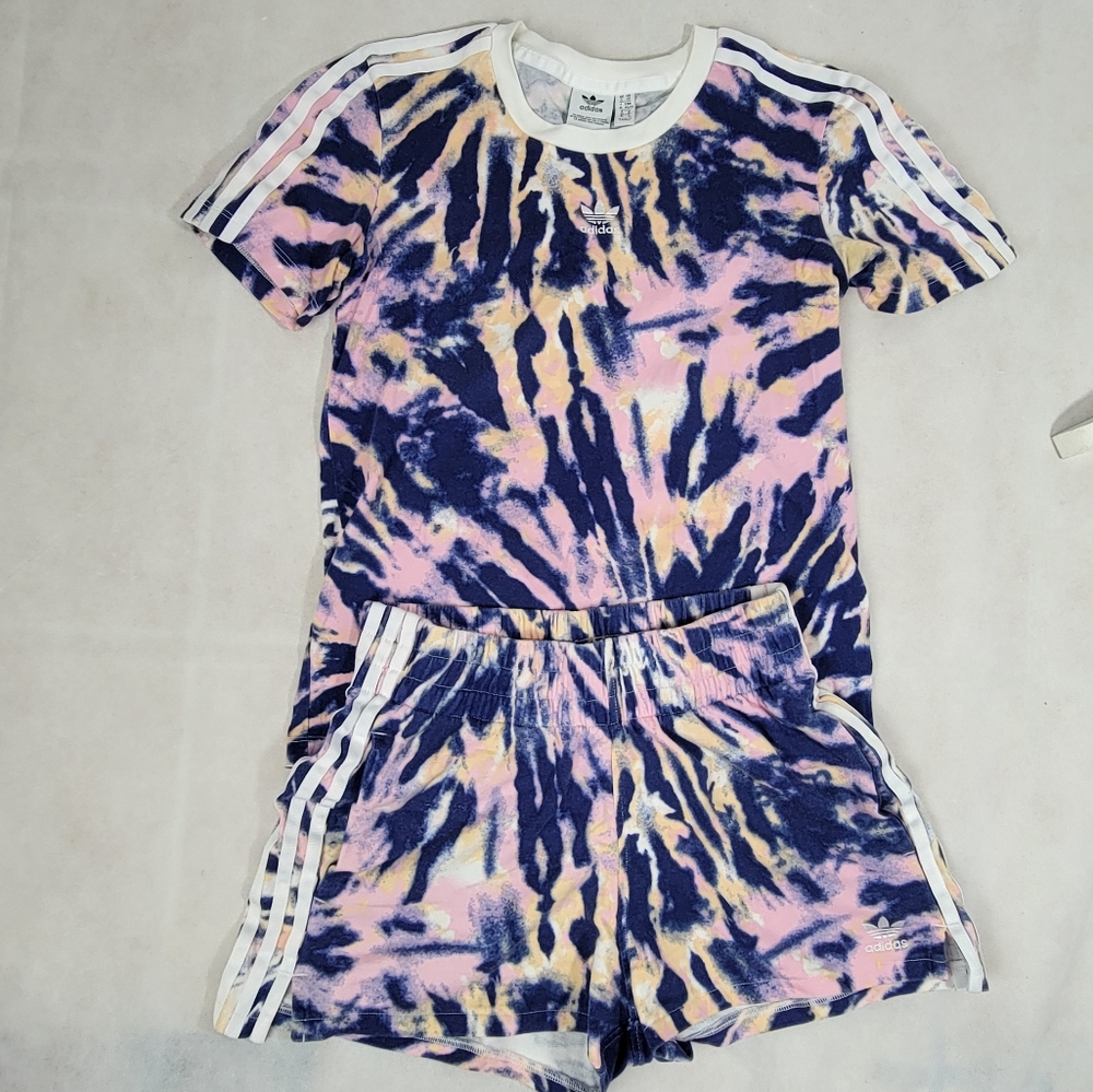 Adidas matching  set t-shirt and shorts size xs